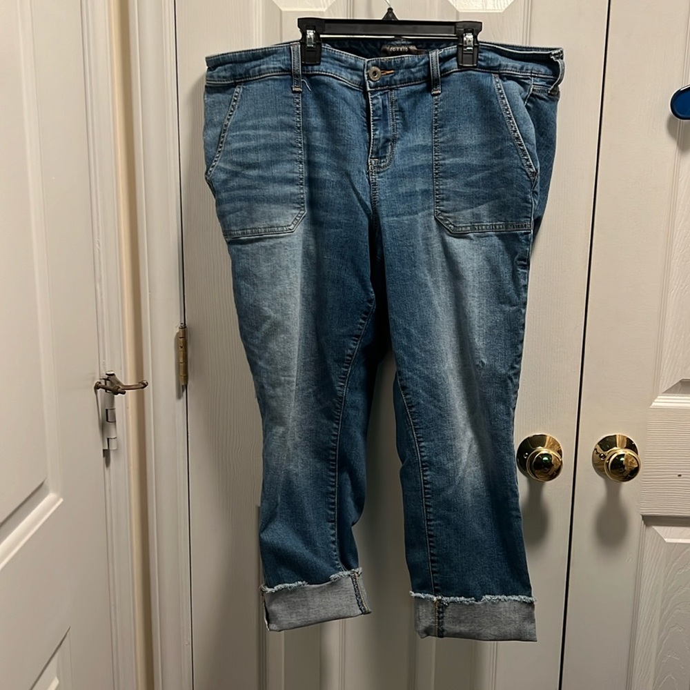Torrid crop boyfriend jeans size 18 EUC